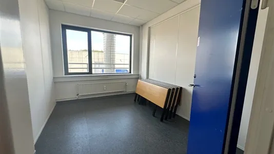 Entrée - Office Space with Secure Parking in Glostrup