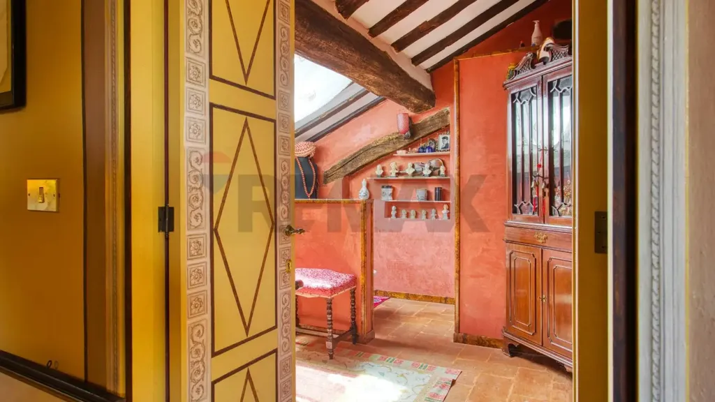 Entrée - Historic Apartment with Double Balcony in Novara