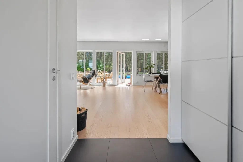 Flur - Spacious Bungalow with Pool in Ljungskogen