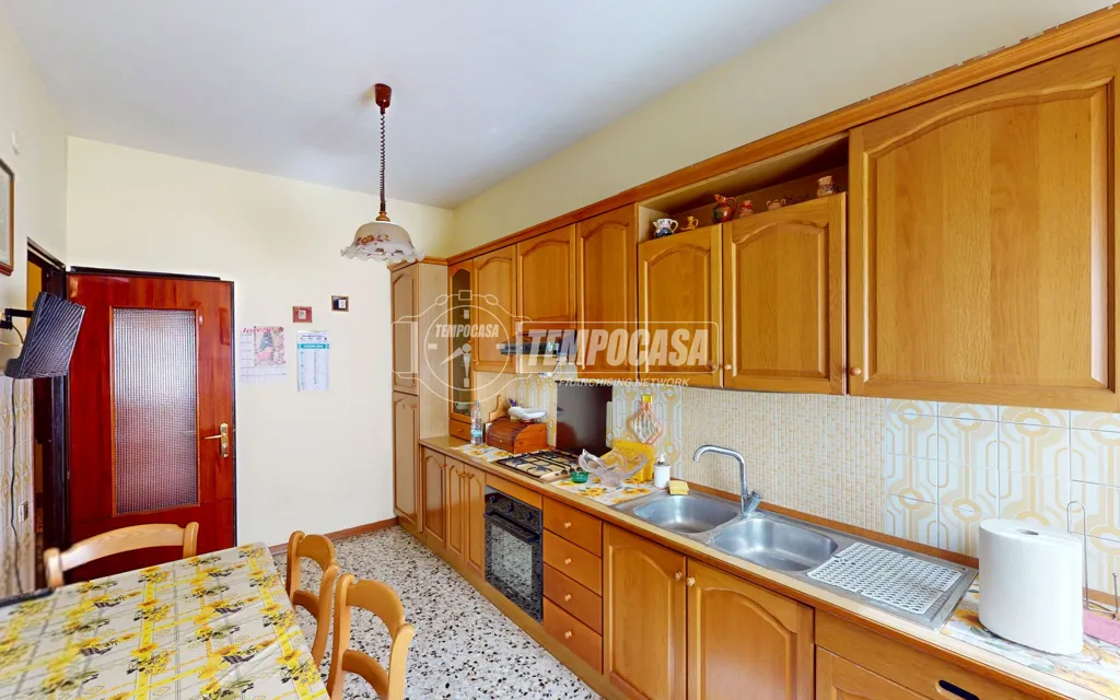 Cucina - Piano Terra Apartment with Box in Loreto