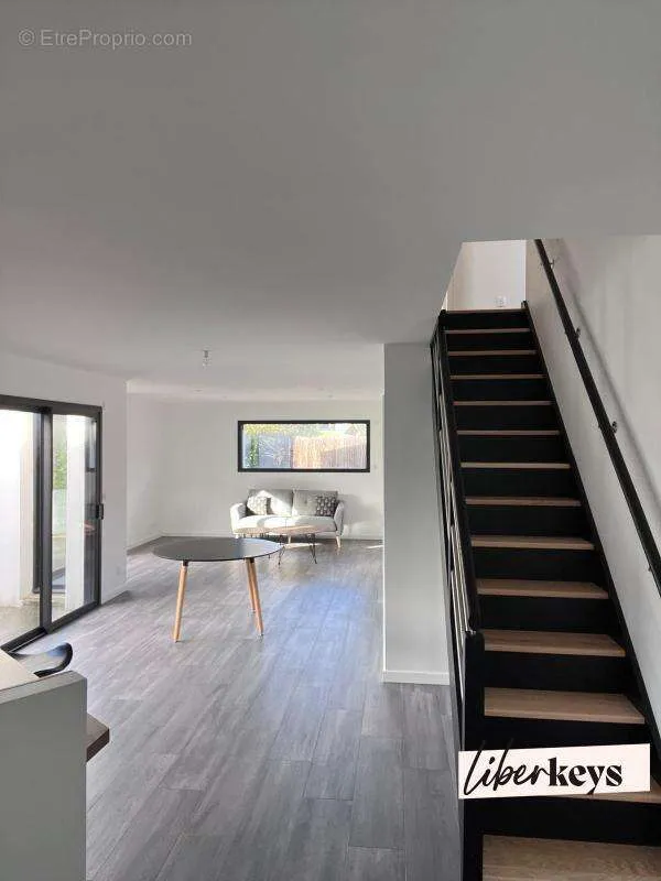 Pièces - Maison Moderne avec Jardin à Ploeren