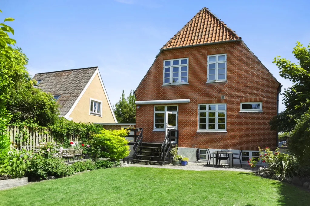 Jardin - 1928 Villa with Garden in Odense C