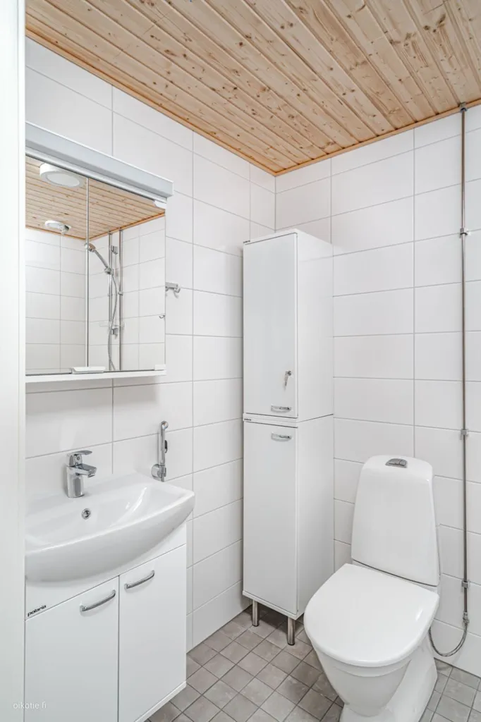 Salles de bain - Modern Flat with Balcony in Kirstinpuisto