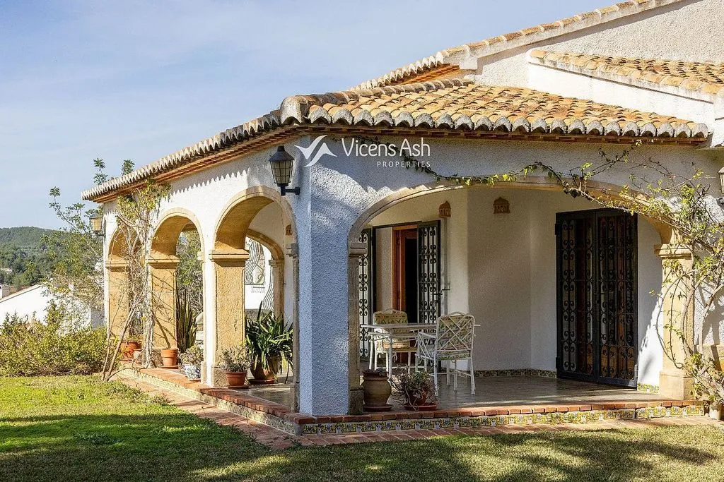 Exterior - Villa with Pool and Terrace in Jávea