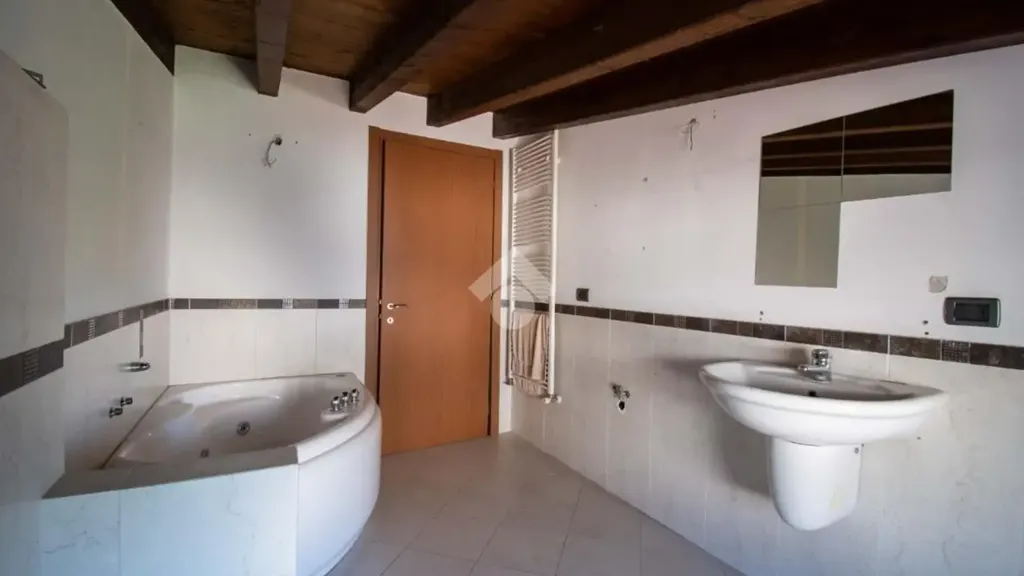 Salles de bain - Two-Level Apartment with Balcony in Manerba del Garda