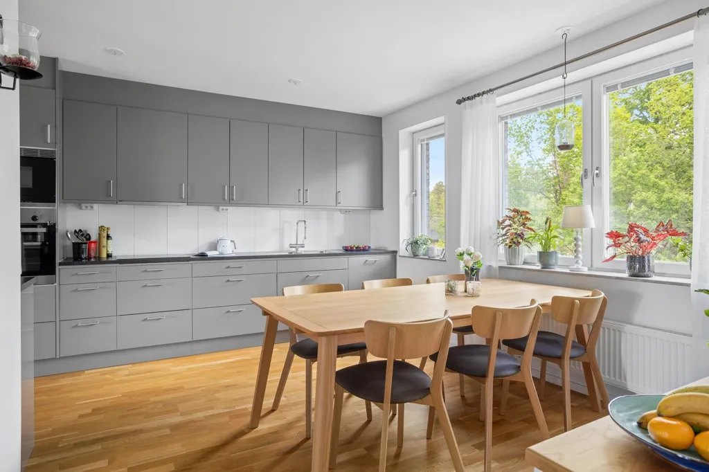 Söögituba - Apartment with Balcony in Central Location