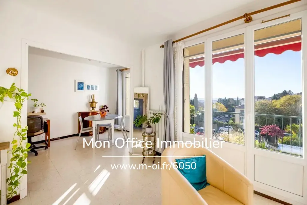 Elutuba - Traversant Flat with Balcony in Aix-en-Provence