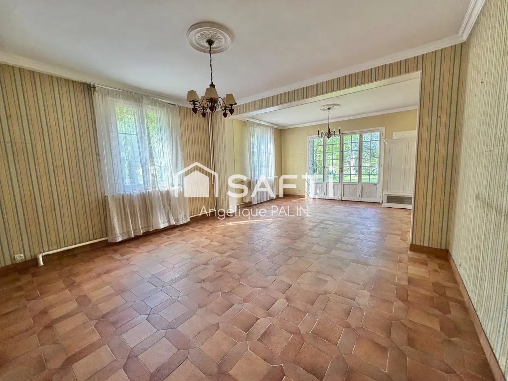 Soggiorno - Charming Farmhouse with Extensive Land in Argonne
