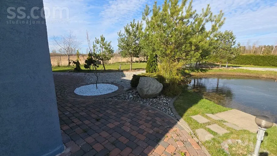 Jardin - Modern House with Garden in Inčukalns