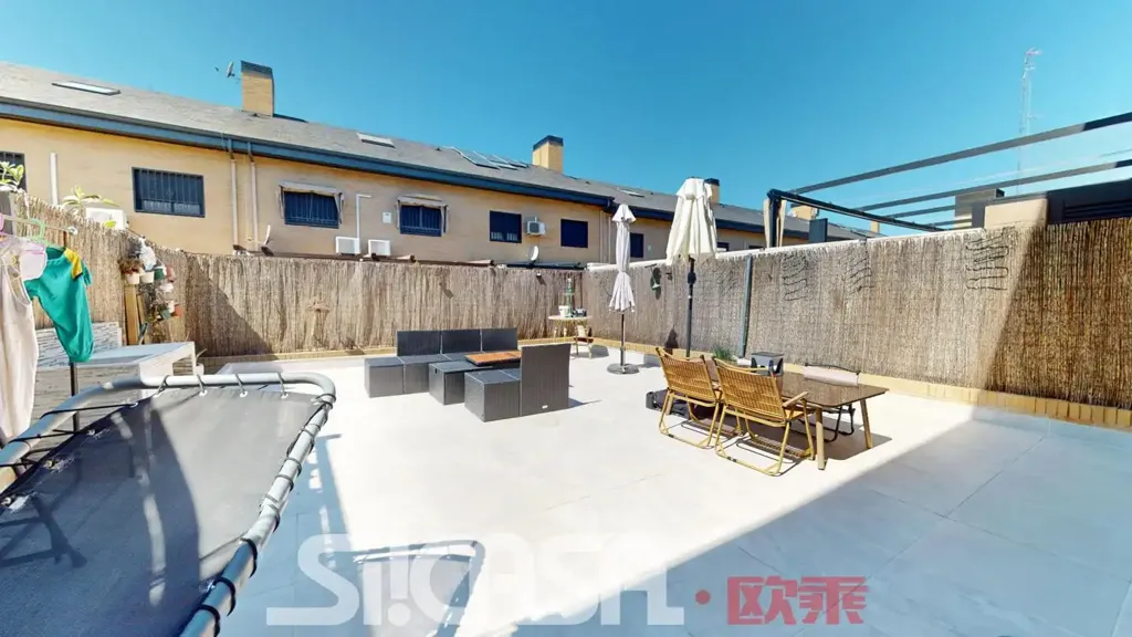 Terrass - Chalet with Pool in Parla