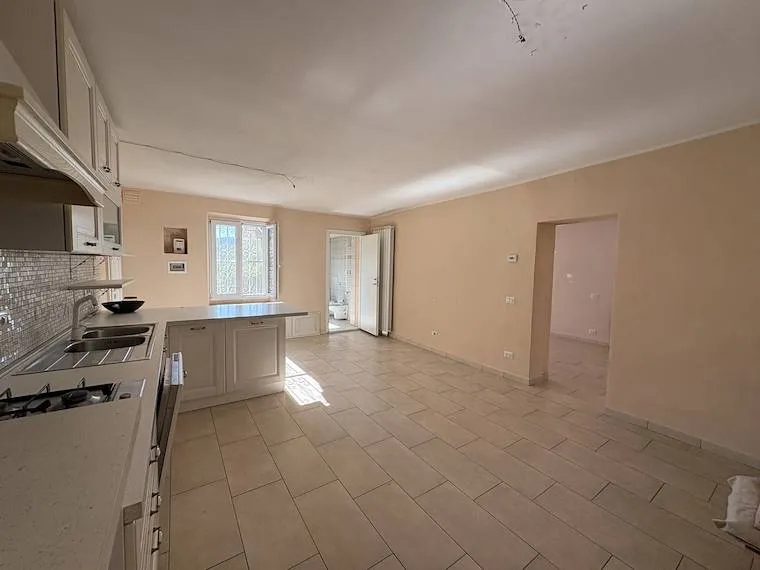 Küche - Rearranged Apartment with Balcony in Gallicano