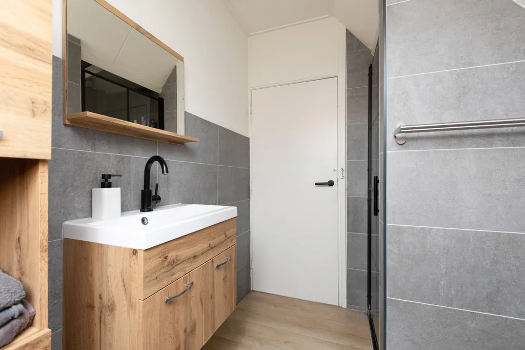 Bagni - Modernised 1930s Semi-detached House in Bolsward