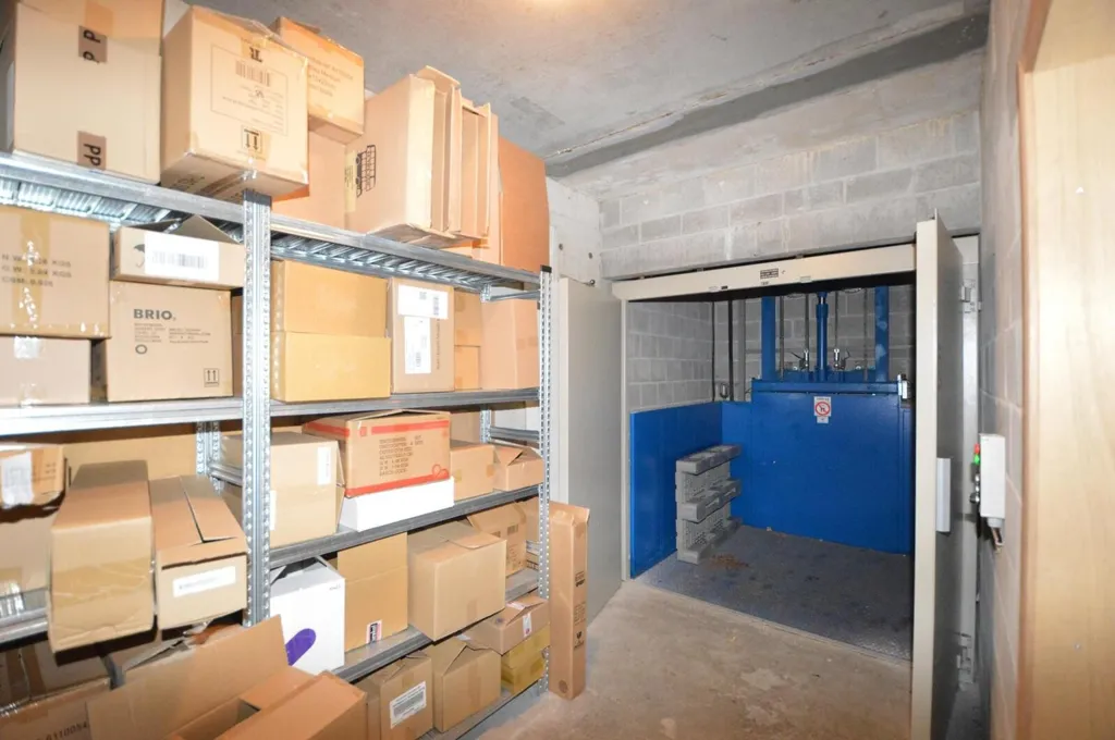 Buanderie - Stockage Commercial avec Materiaillift à Kasterlee