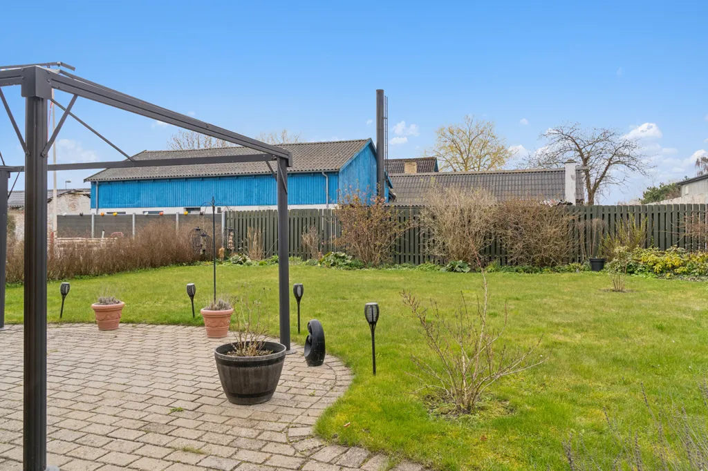 Aed - Well-Maintained End-Terrace House in Fårevejle