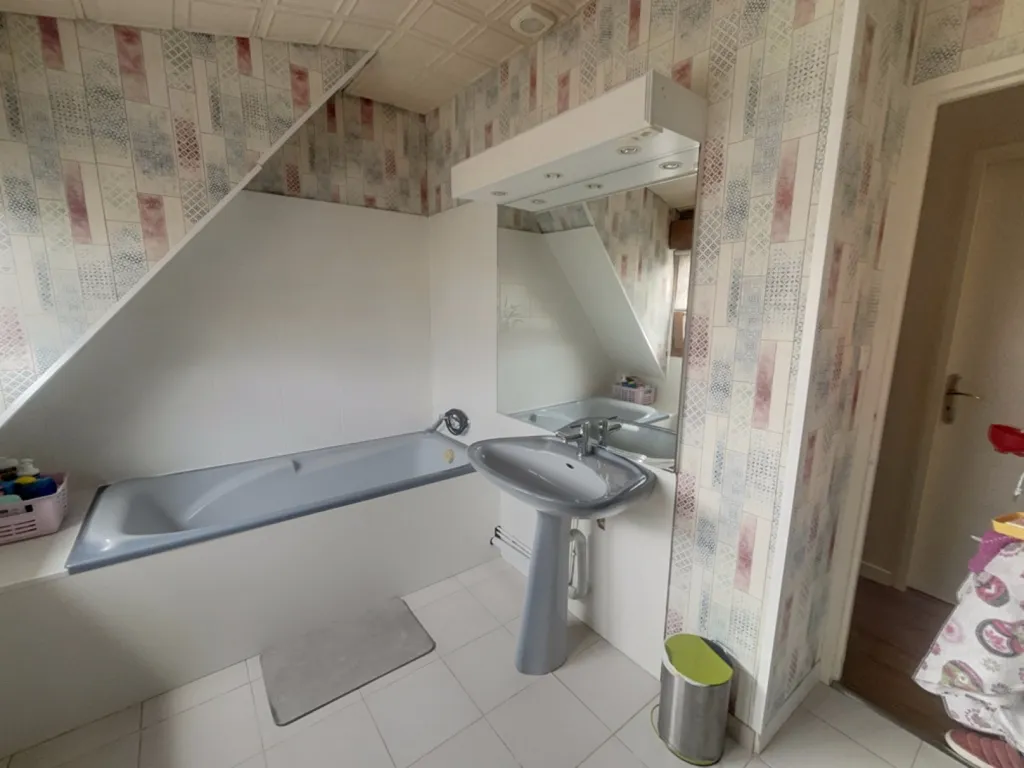 Vannitoad - Semi-Detached House with Garden in Longuenesse