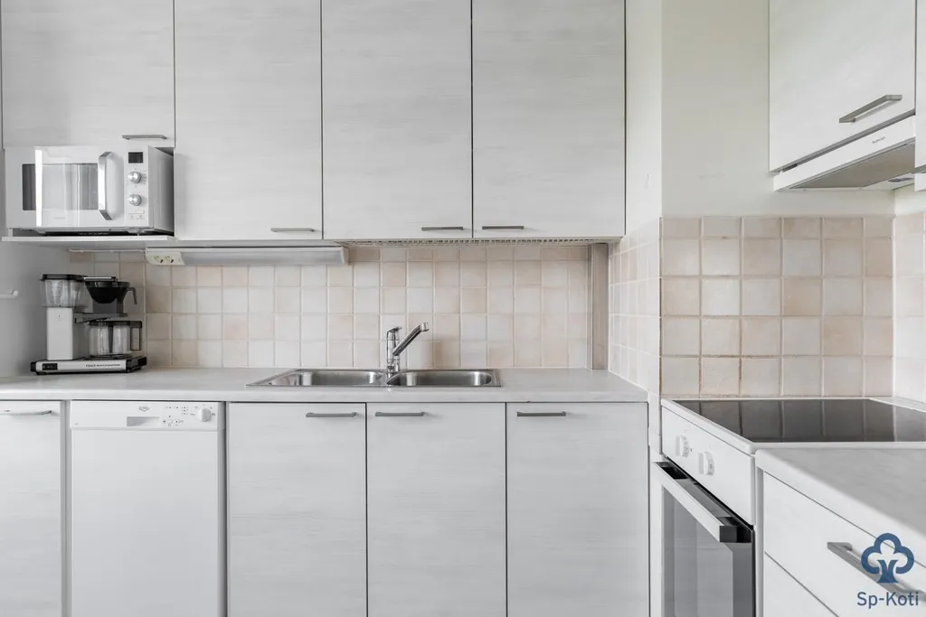 Cuisine - Corner Apartment with Balcony in Turku Ilpo