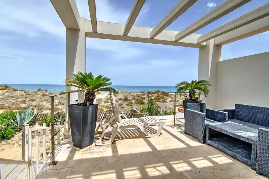 Terrazza - Beachfront Villa with Sea Views in Oliva Nova