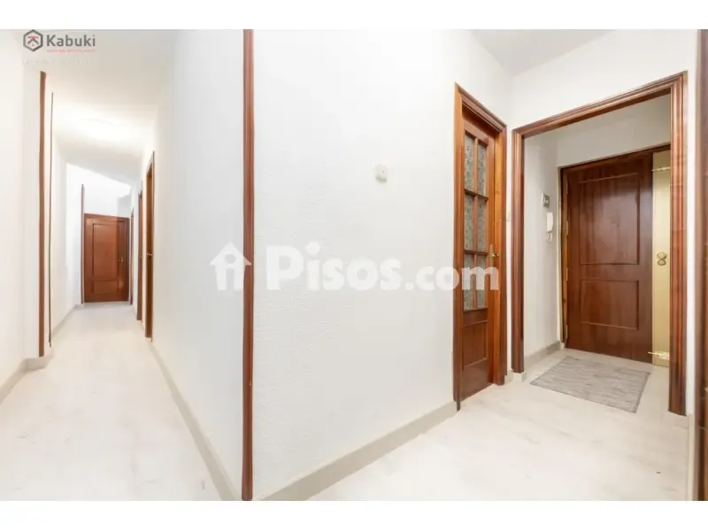 Esik - Student-Friendly Flat with Balcony in Granada