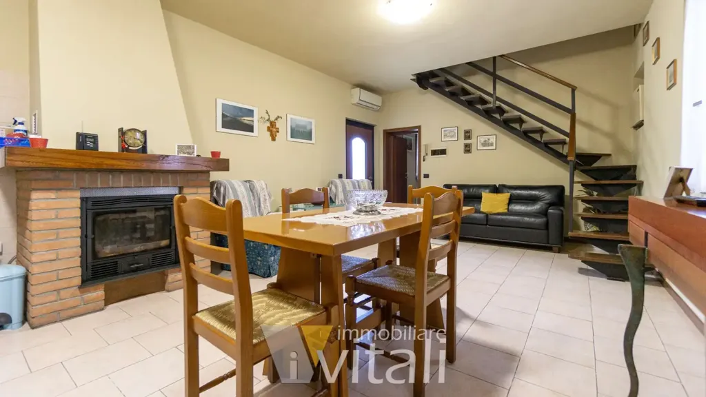 Salle à manger - Rustic Villa with Garden in Pontenure