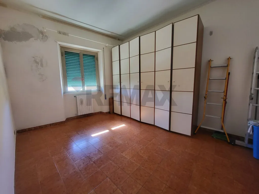 Toad - Second Floor Flat with Balcony in Anzio Centre
