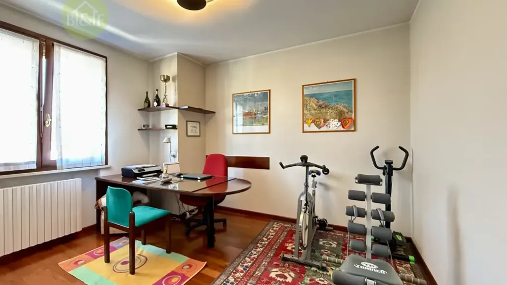 Bureau - Bifamiliare Villa with Private Garden in Legnago