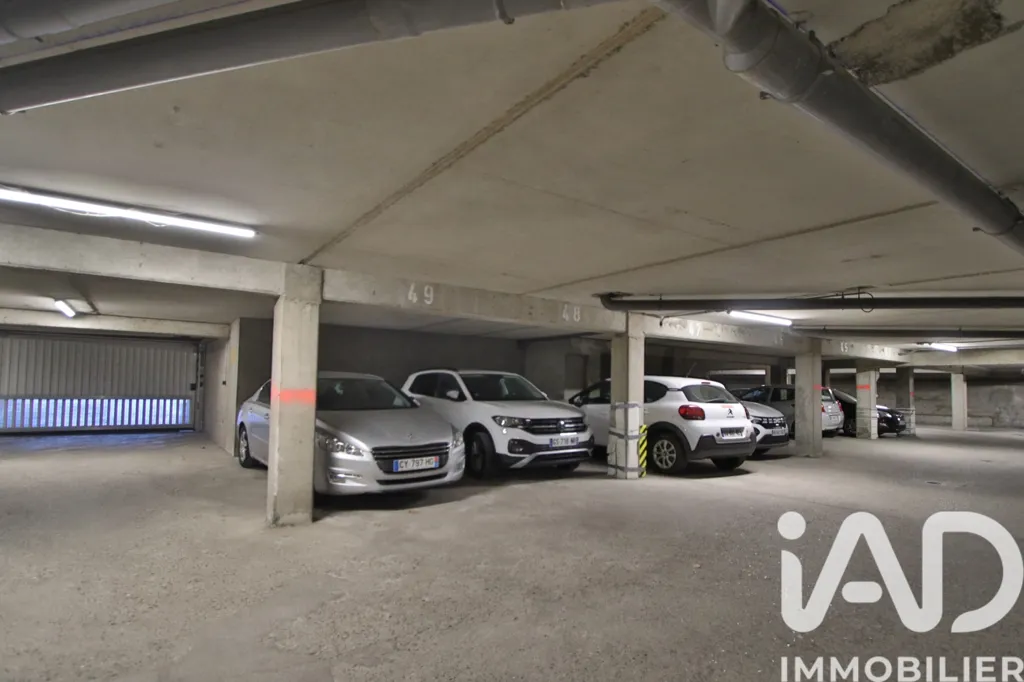 Garage - Bright 2-Bedroom Apartment with Balcony in Narbonne