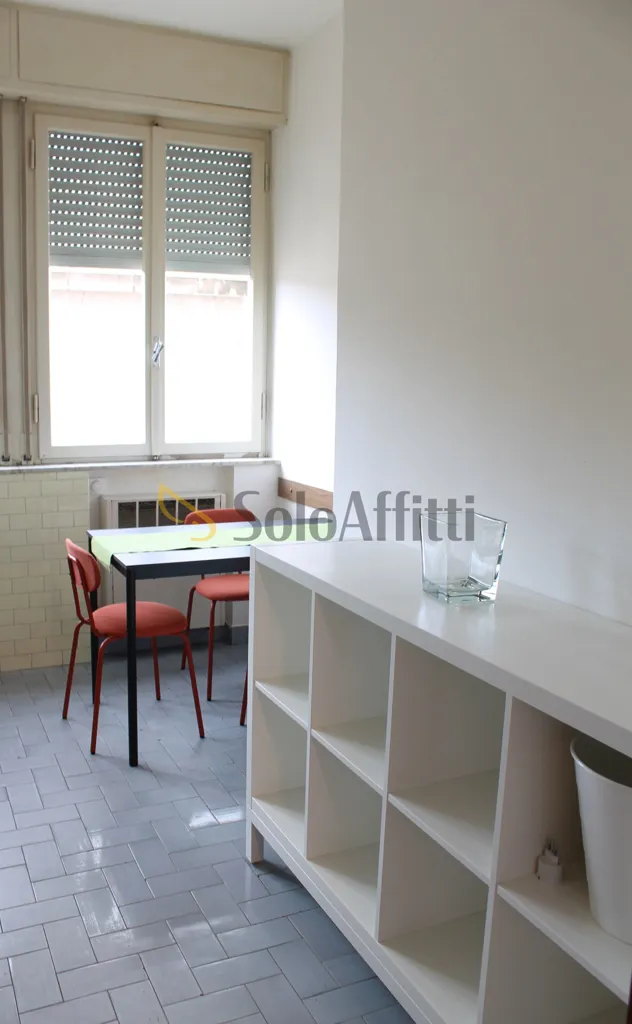Salle à manger - Shared Apartment with Modernised Rooms in City Centre