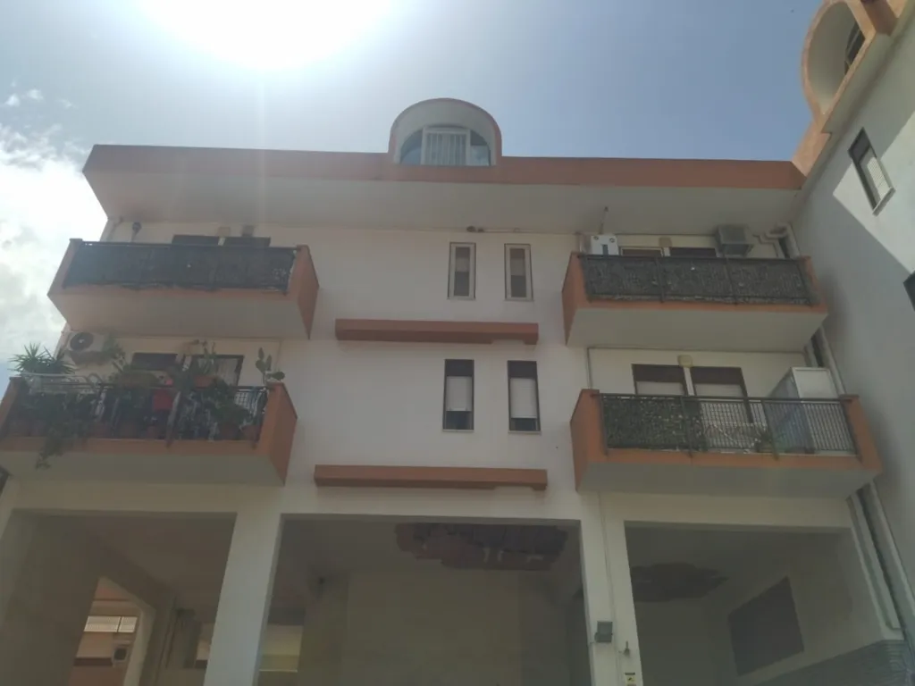 Välivaade - 3-Bedroom Apartment with Balcony in Messina