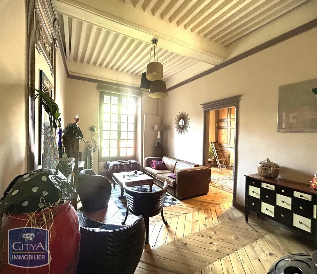 Elutuba - Balcony Flat in Central Issoire