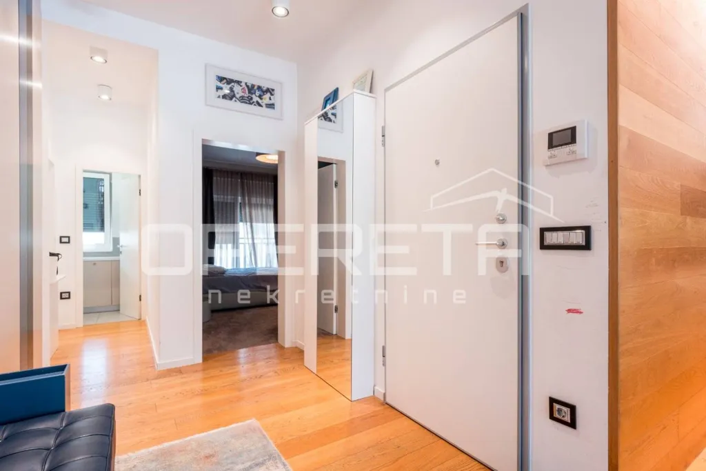 Entrée - Luxury Penthouse with Terrace in Zagreb Centre