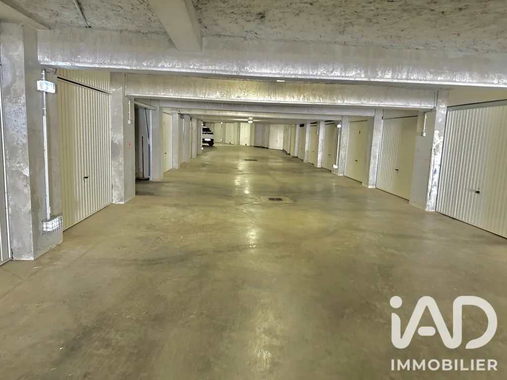 Garage - T2 with Terrace in Central Le Pradet