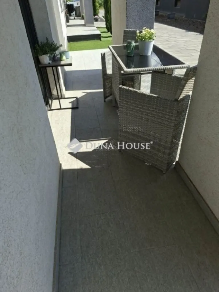 Terrasse - Modern Apartment with Garden in Újhartyán