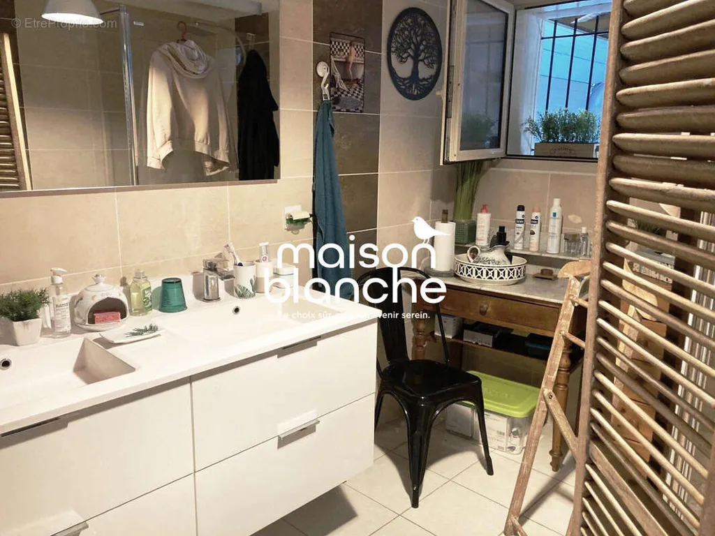 Salles de bain - Maison avec Jardin à Nanteuil