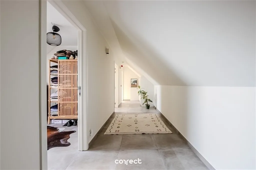Esik - Duplex Apartment with Terrace in Eernegem