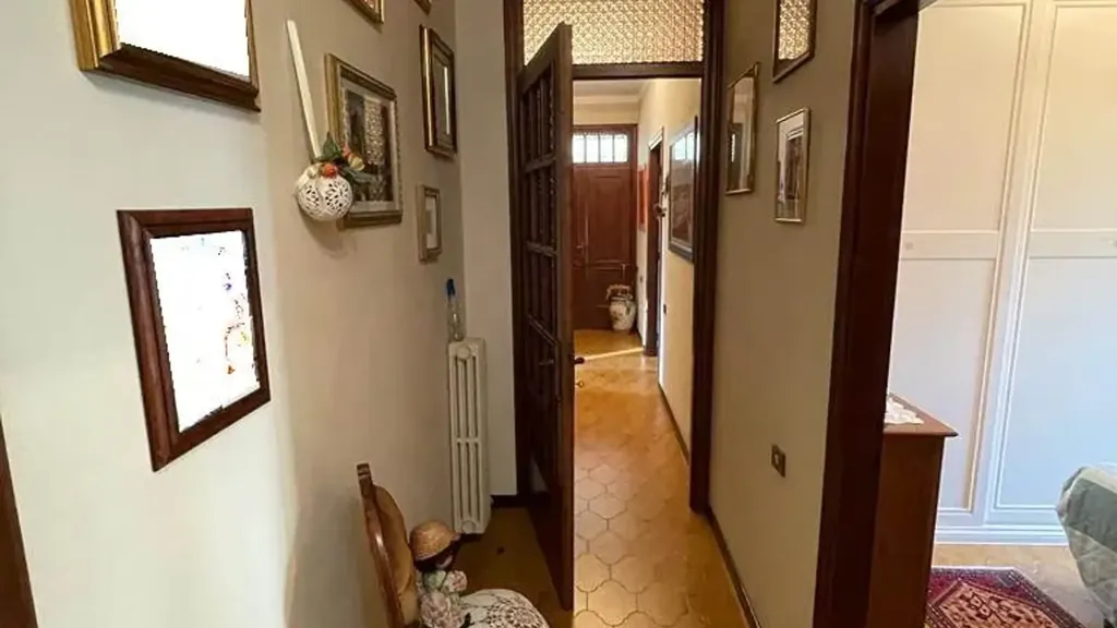 Esik - Apartment with Private Garden in Certaldo
