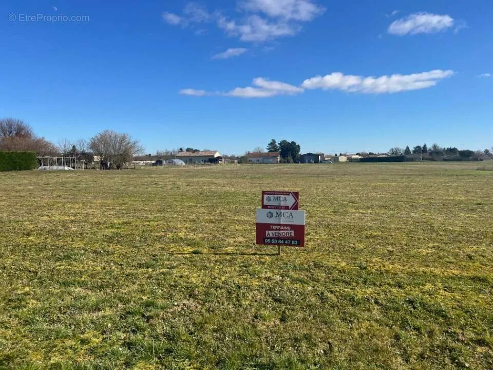 Giardino - Open-View Plot in Marmande