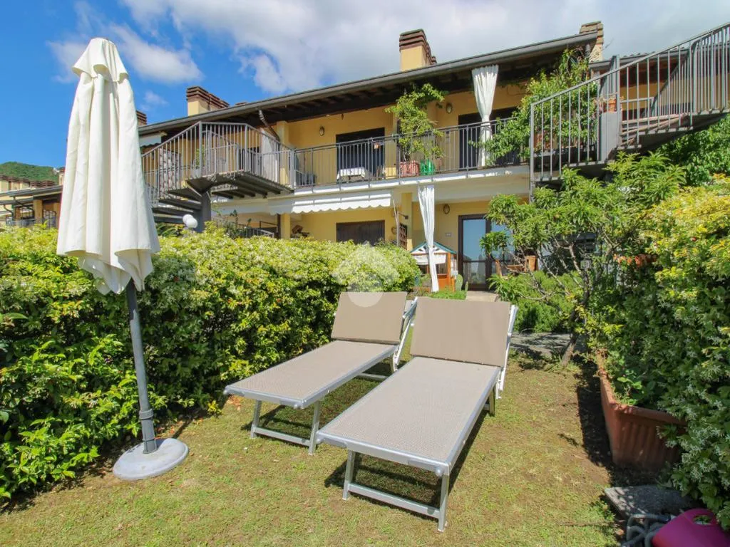 Jardin - Twin-Storey Apartment with Lake View in Vigole