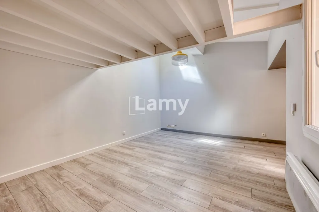 Pièces - Appartement Souplex avec Cour à Bordeaux Gambetta