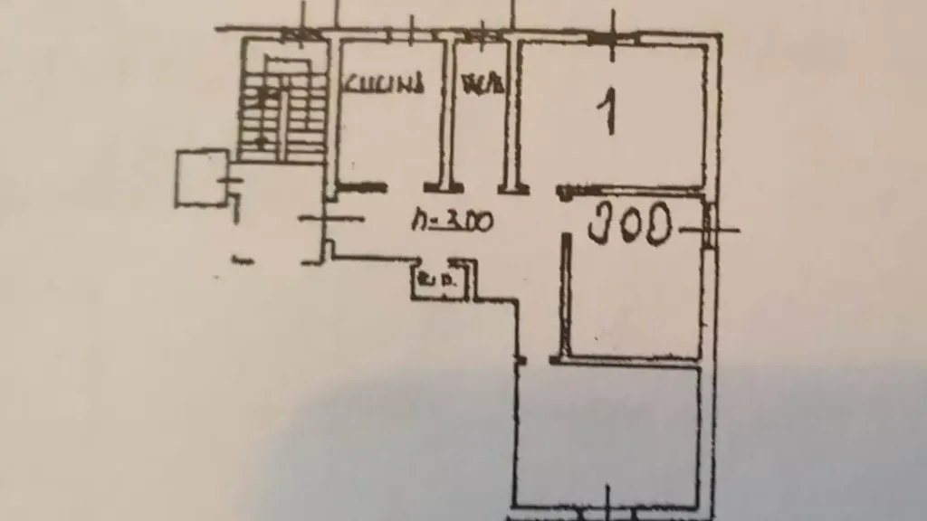 Plaan - 4-Bedroom Apartment with Balcony in Florence