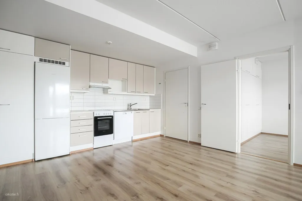 Köök - Bright Apartment with Balcony in Espoo