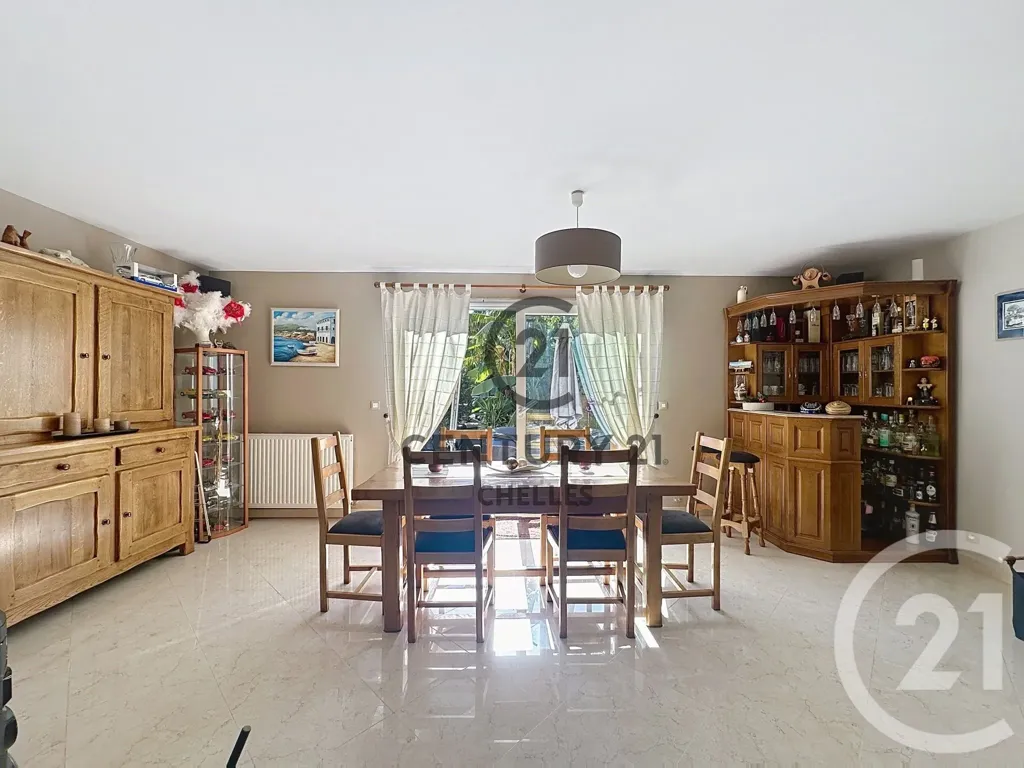 Salle à manger - Maison avec Terrasse et Garage à Chelles