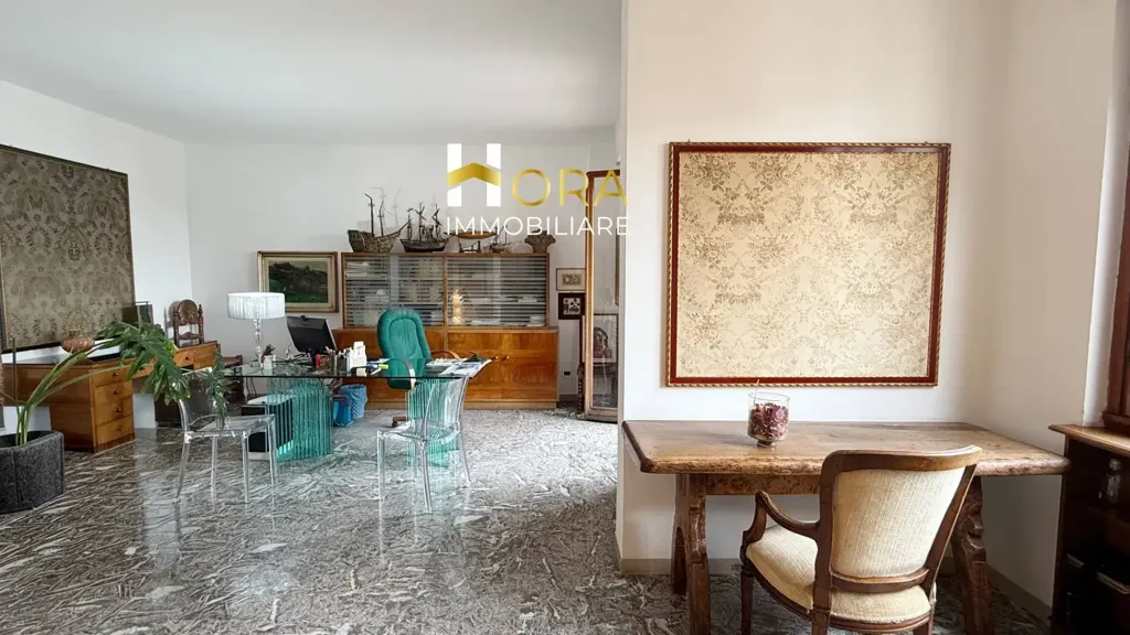 Bureau - Penthouse with Panoramic Terraces in Florence