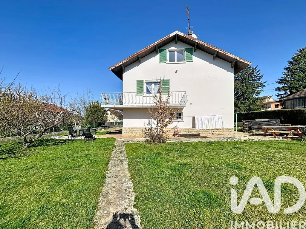 Garden - Traditional House with Pool in Cousance