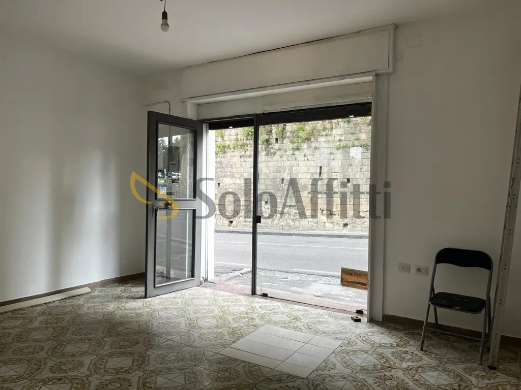 1-room commercial property in Napoli