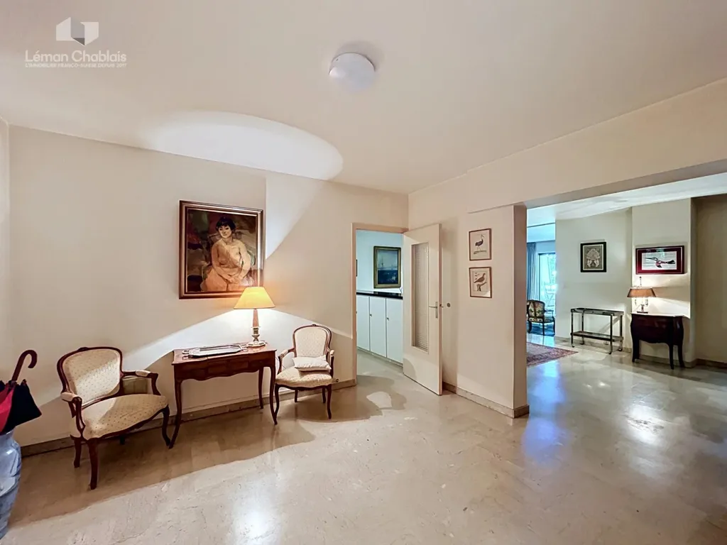 Esik - Luxury Flat with Lake View in Évian-les-Bains