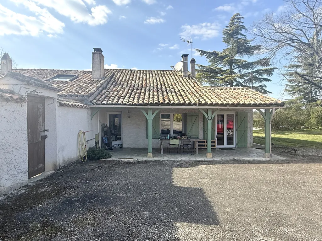 Terrasse - Domaine Éco-Responsable avec Activité Locative à Bourg-de-Visa