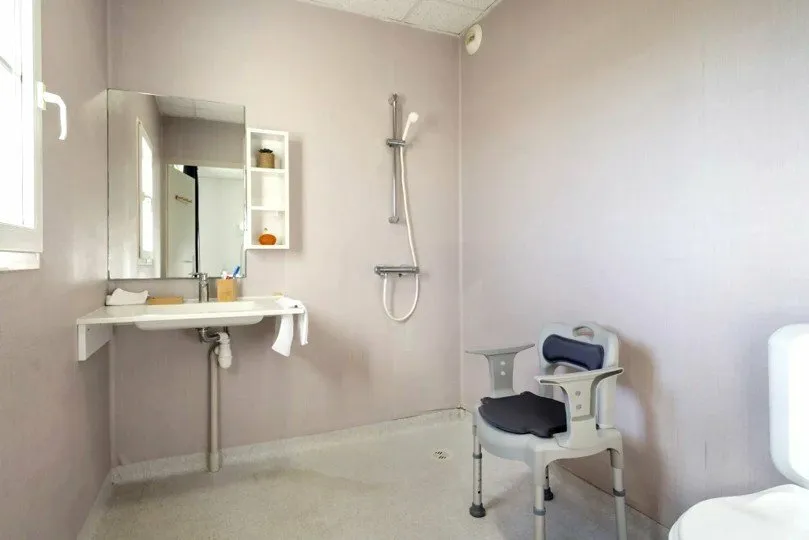 Salles de bain - Appartement T1 en Résidence Ehpad à Trizay
