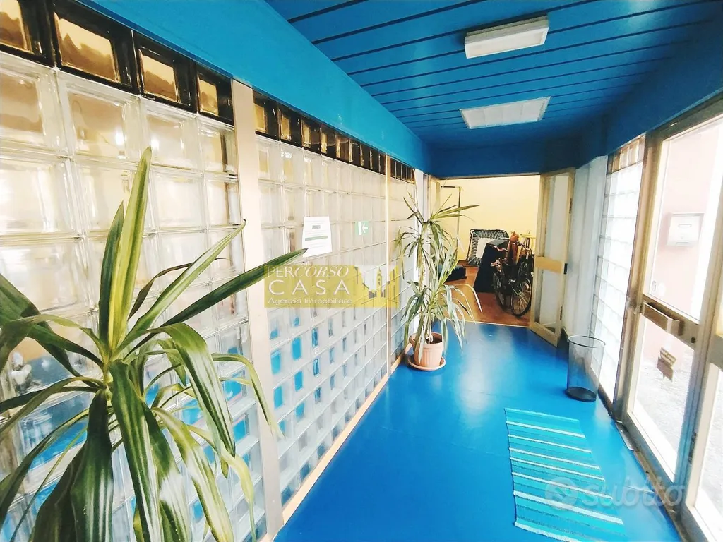 Entrée - Commercial Space with Gym in Teramo