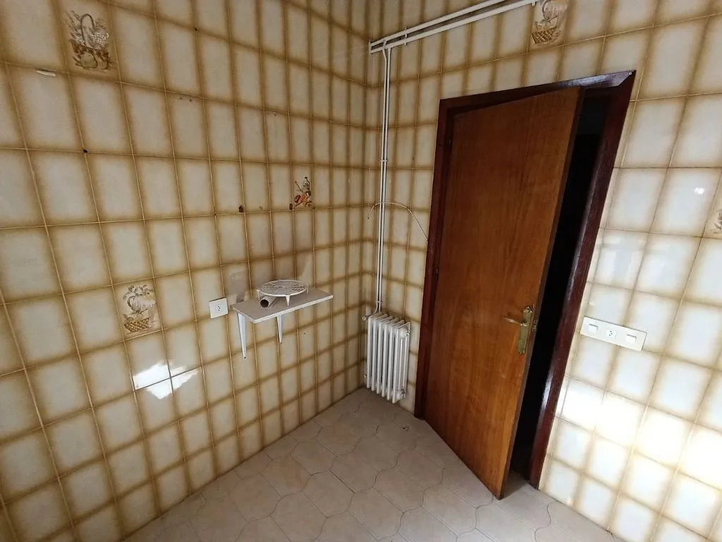 Bagni - Two-Storey House with Terrace in Valdepeñas