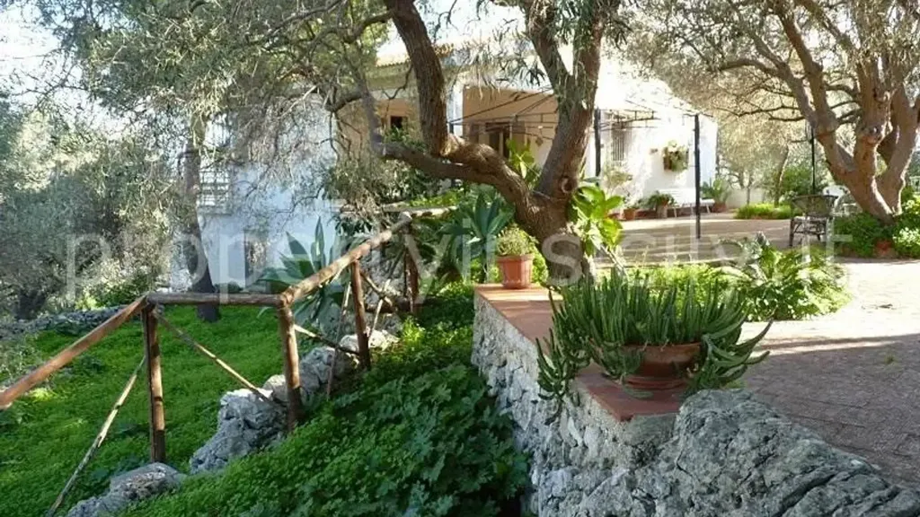 Villa with Panoramic Views in Noto